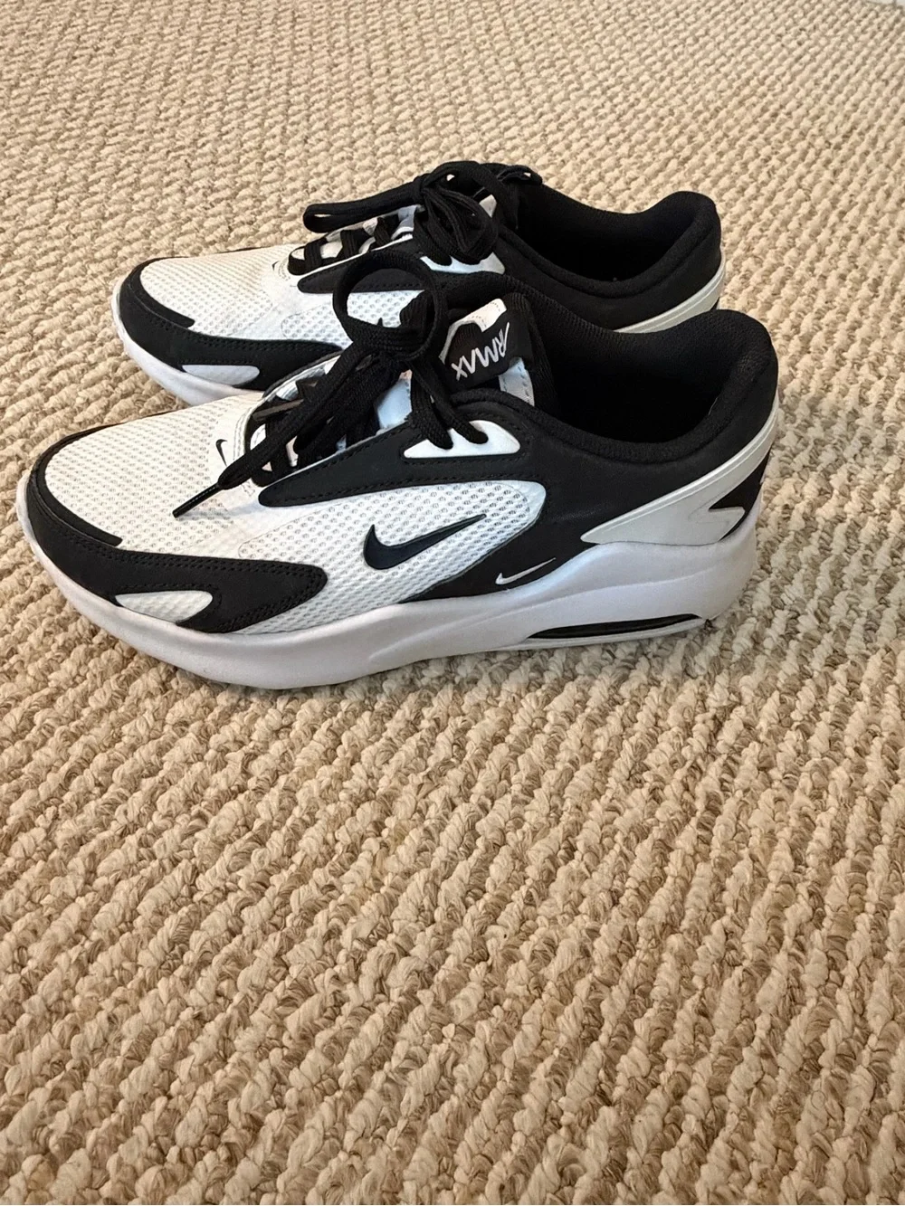 Nike Black and White Running Sneakers - Picture 1 of 5